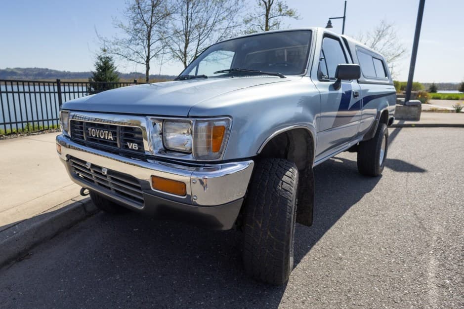 1989 Toyota Pickup (N80/90/100/110 1989-1997) sold for $7,000