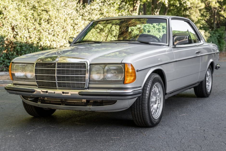 1984 Mercedes-Benz W123 sold for $15,000
