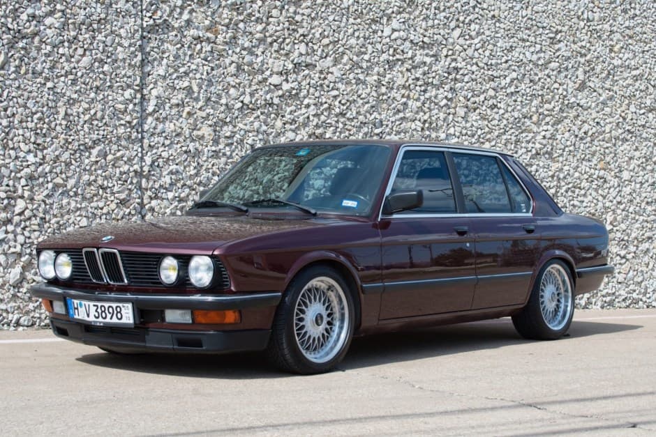1983 BMW E28 5-Series sold for $17,500
