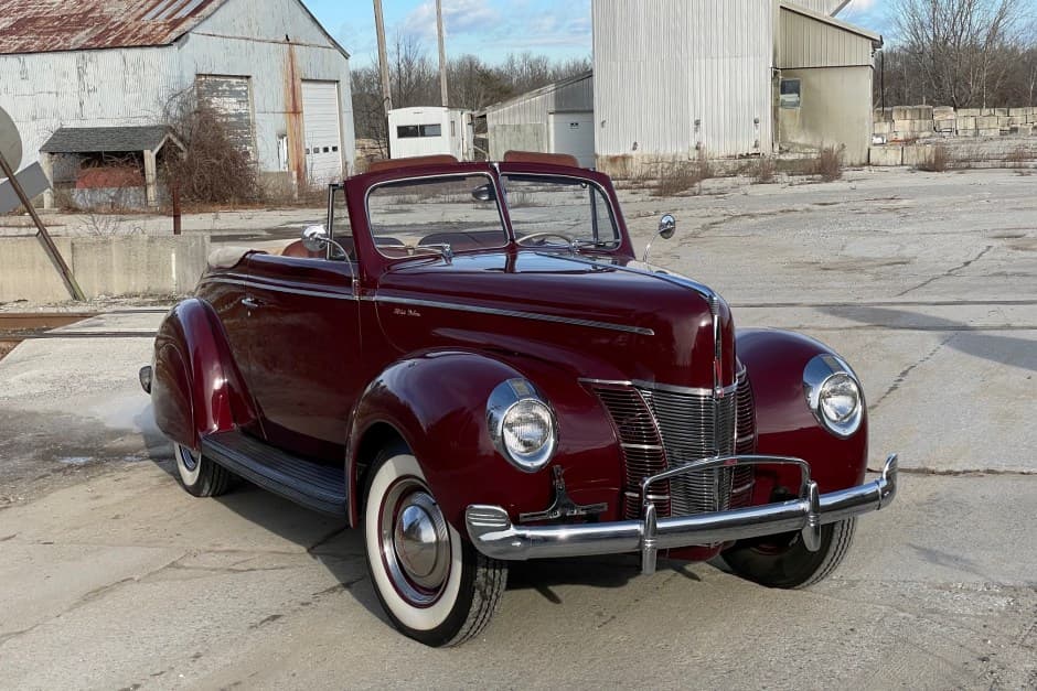 1940 Ford Standard, Deluxe, & Super Deluxe sold for $35,000