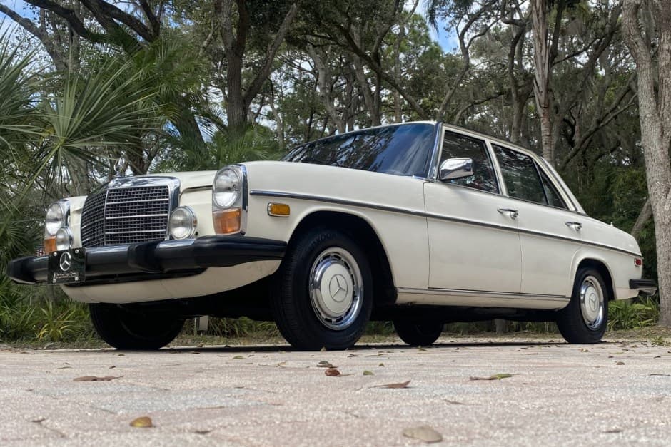 1975 Mercedes-Benz W114 & W115 sold for $12,200