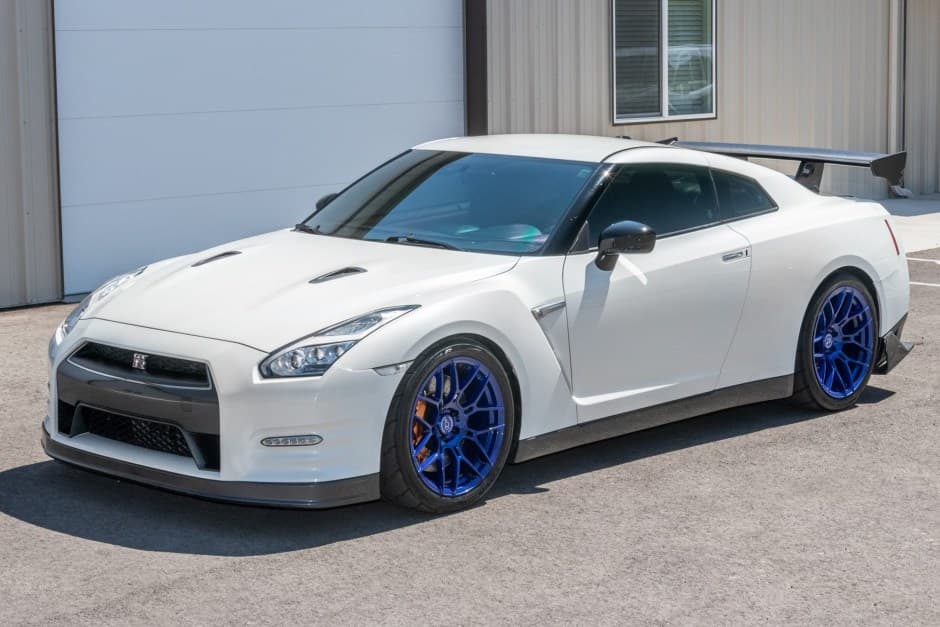 2016 Nissan GT-R R35 sold for $76,500