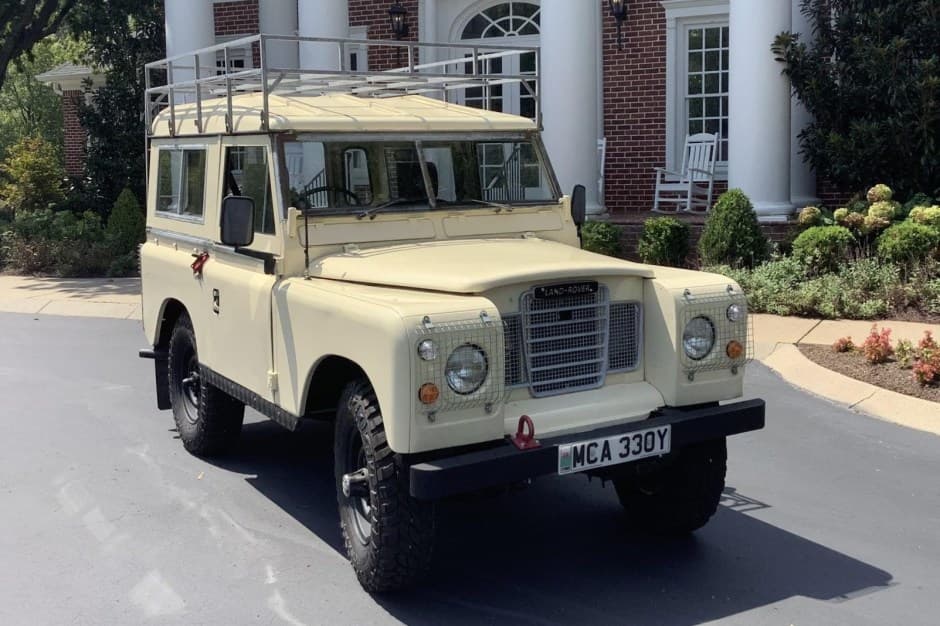 1982 Land Rover Series 88 sold for $18,500