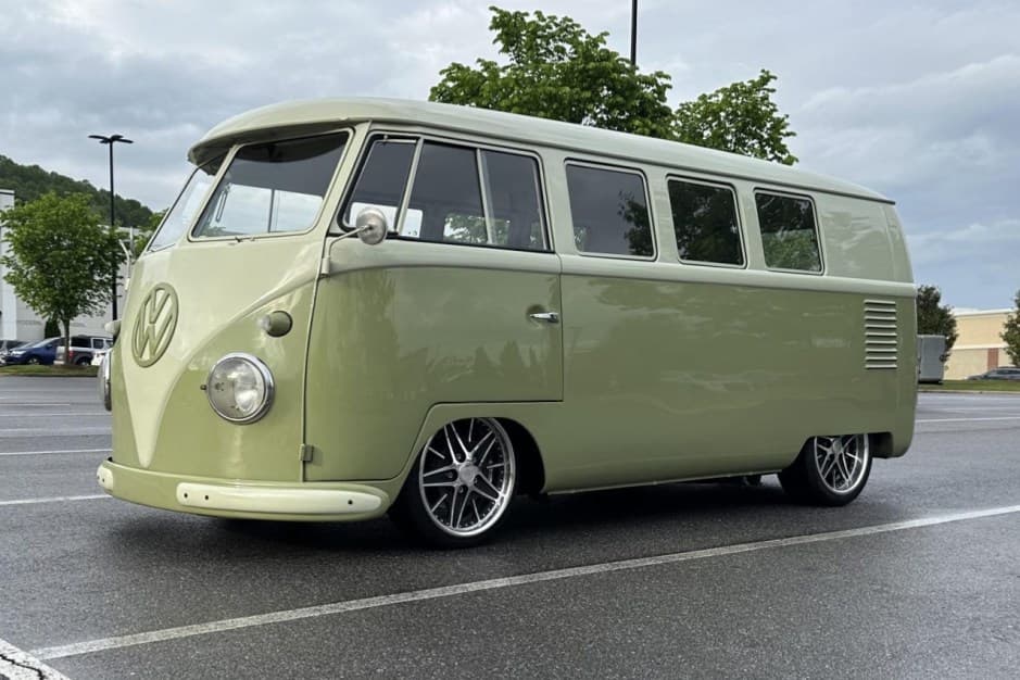 1959 Volkswagen Split-Window Bus sold for $36,500