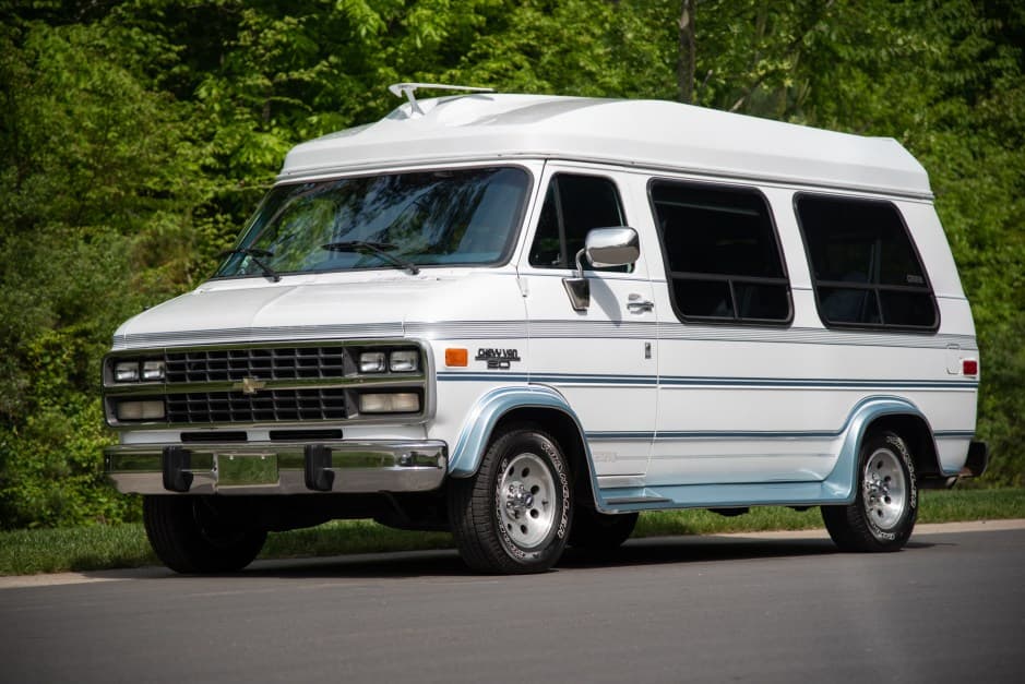 1993 Chevrolet G-Series Van sold for $15,100