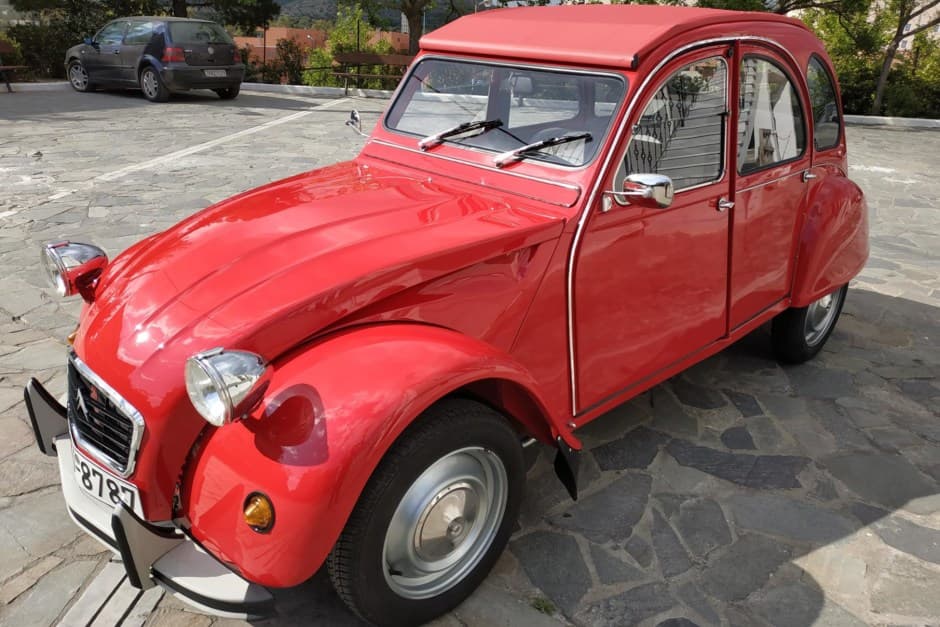 1989 Citroen 2CV sold for $11,100