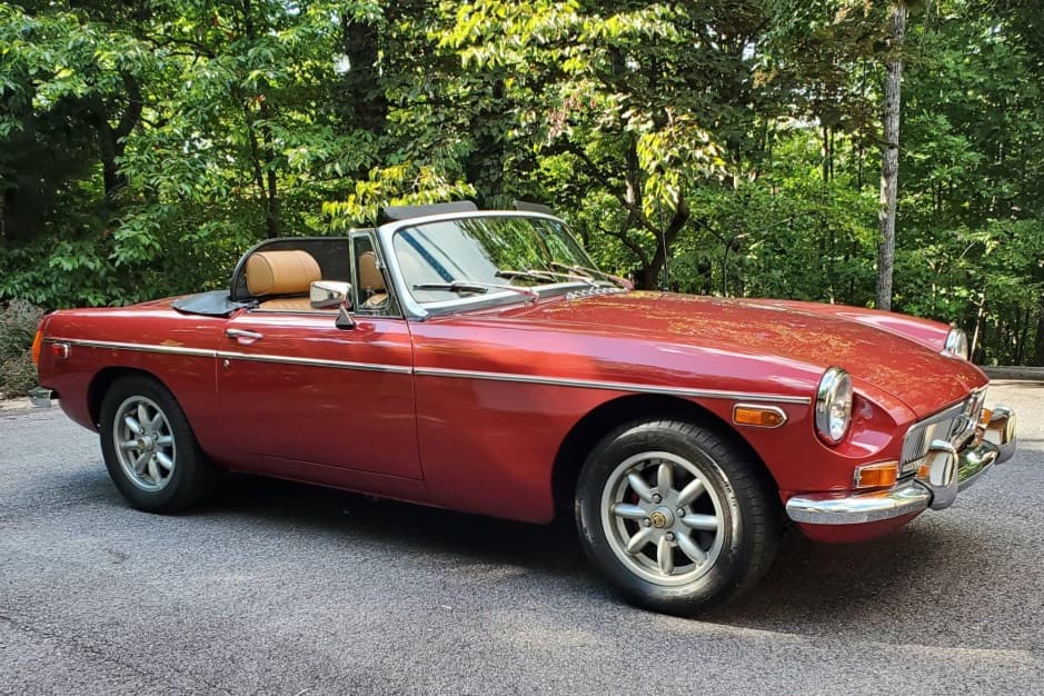 1976 MG MGB sold for $13,750