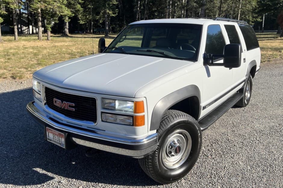 1997 GMC Suburban (GMT400 1992-1999) sold for $20,500