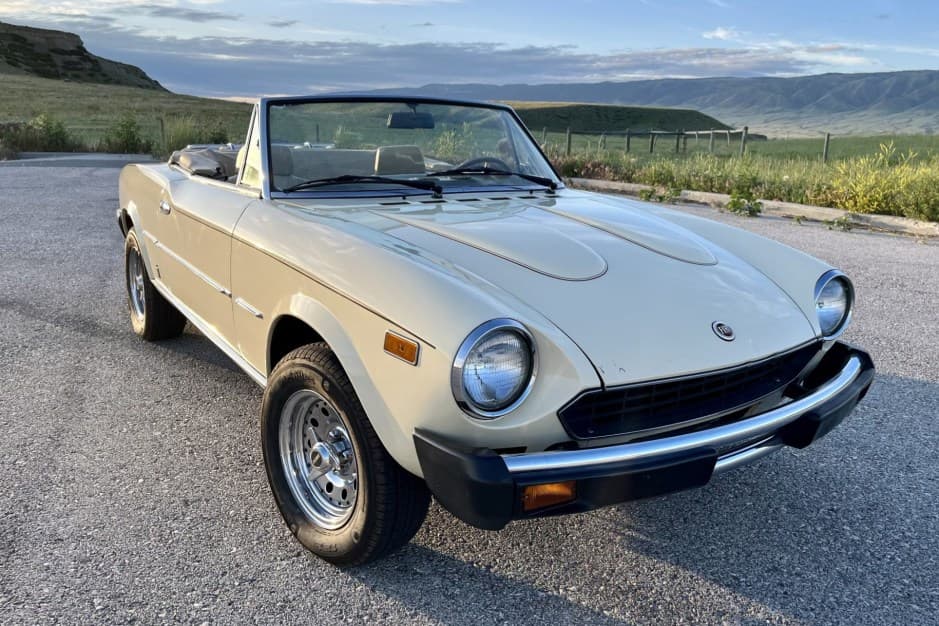 1979 Fiat 124 Spider (1966-1985) sold for $6,800