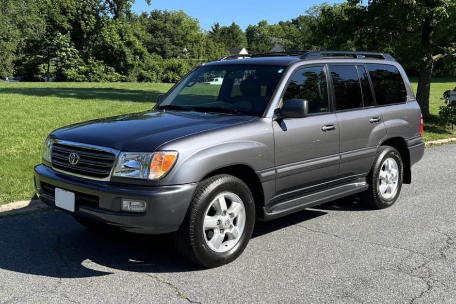 2005 Toyota Land Cruiser 100-Series sold for $29,250