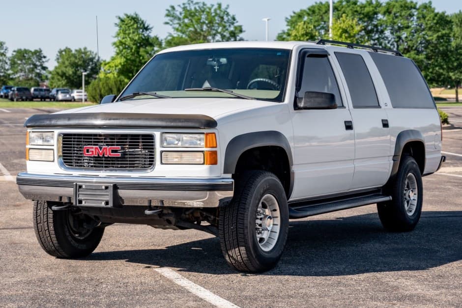 1999 GMC Suburban (GMT400 1992-1999) sold for $18,750