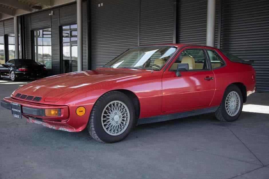 1980 Porsche 924 sold for $8,000