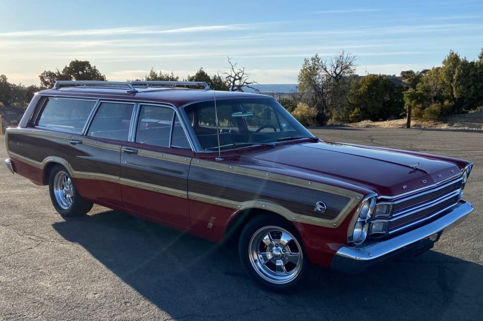 1966 Ford Country Squire sold for $25,250