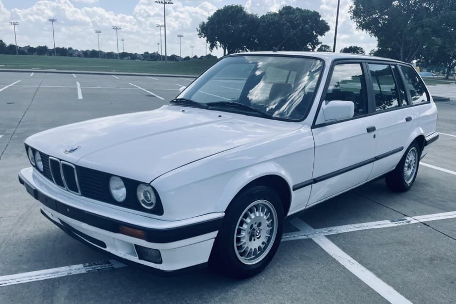 1990 BMW E30 3-Series Touring sold for $7,900