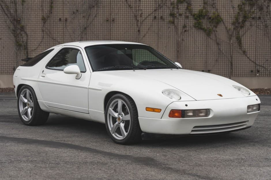 1987 Porsche 928 sold for $8,700