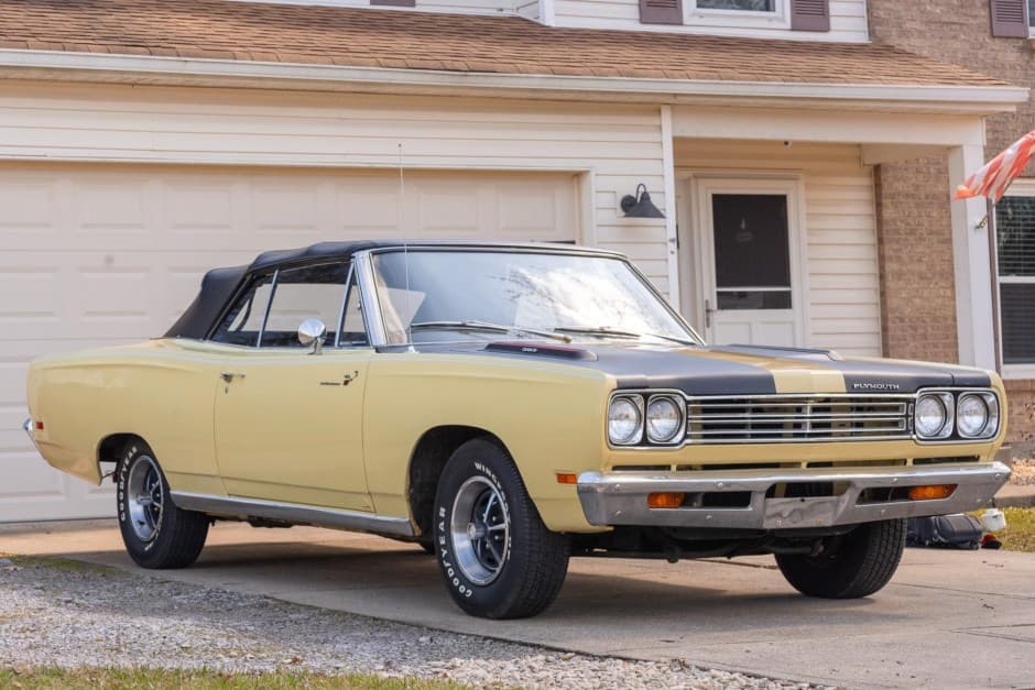 1969 Plymouth Road Runner sold for $38,500