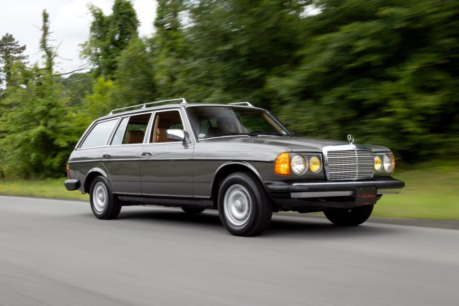 1985 Mercedes-Benz W123 sold for $29,500