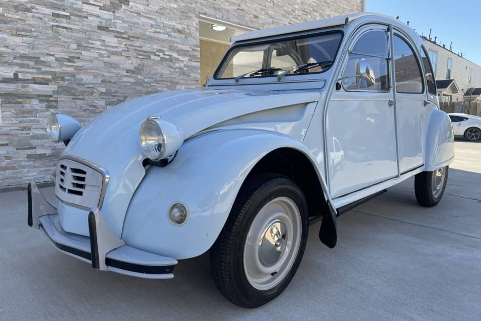 1976 Citroen 2CV sold for $15,250