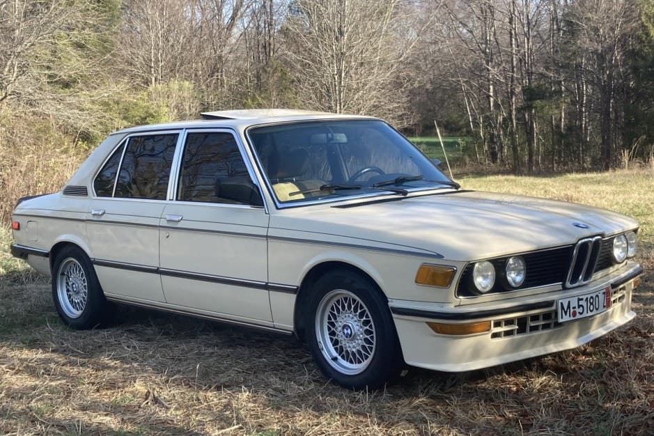1980 BMW E12 5-Series sold for $11,000