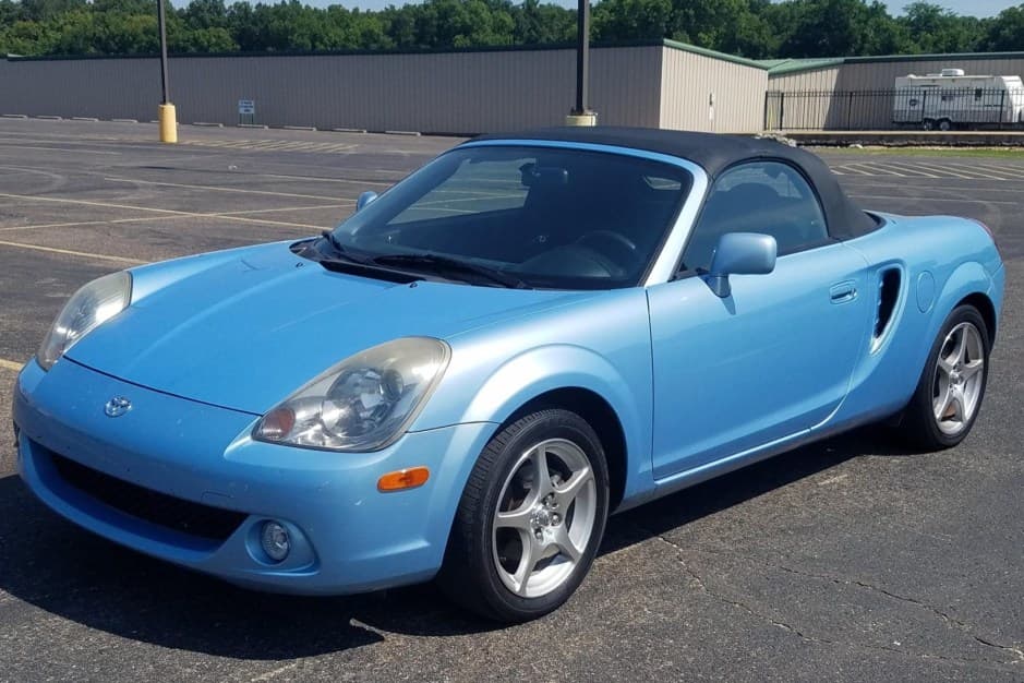 2003 Toyota W30 MR2 sold for $9,300