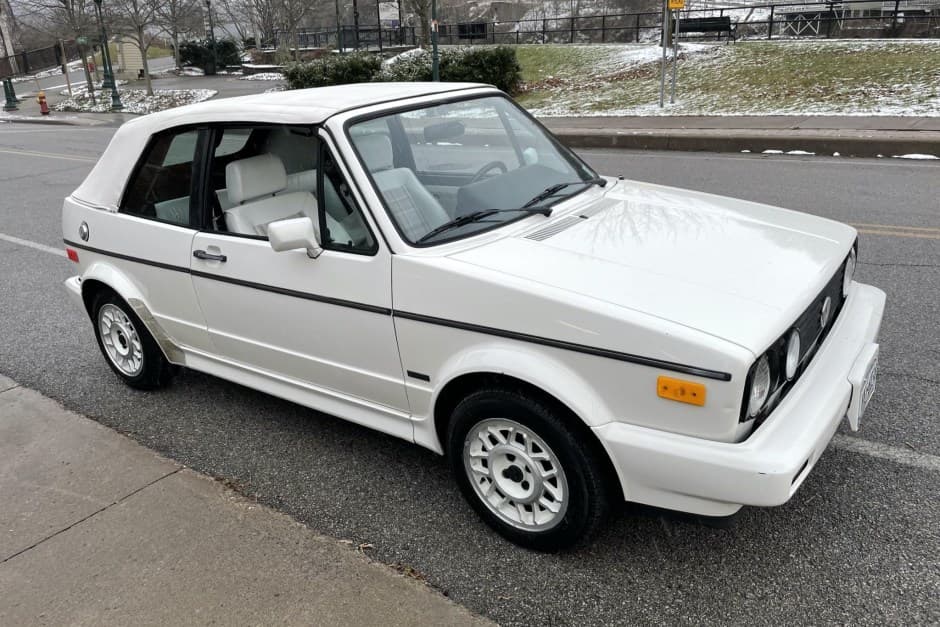 1989 Volkswagen Golf/Rabbit Cabriolet sold for $8,600