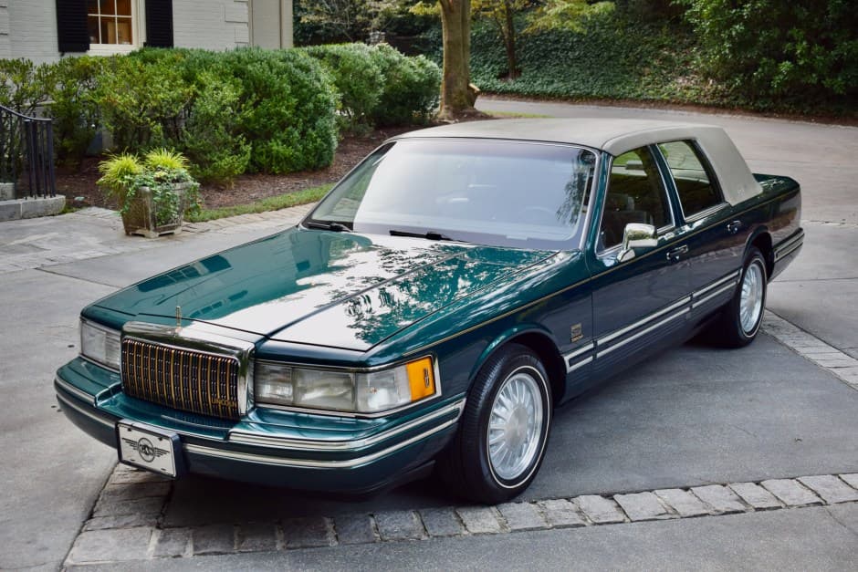 1993 Lincoln Town Car sold for $8,500