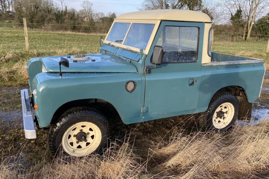 1977 Land Rover Series 88 sold for $12,000