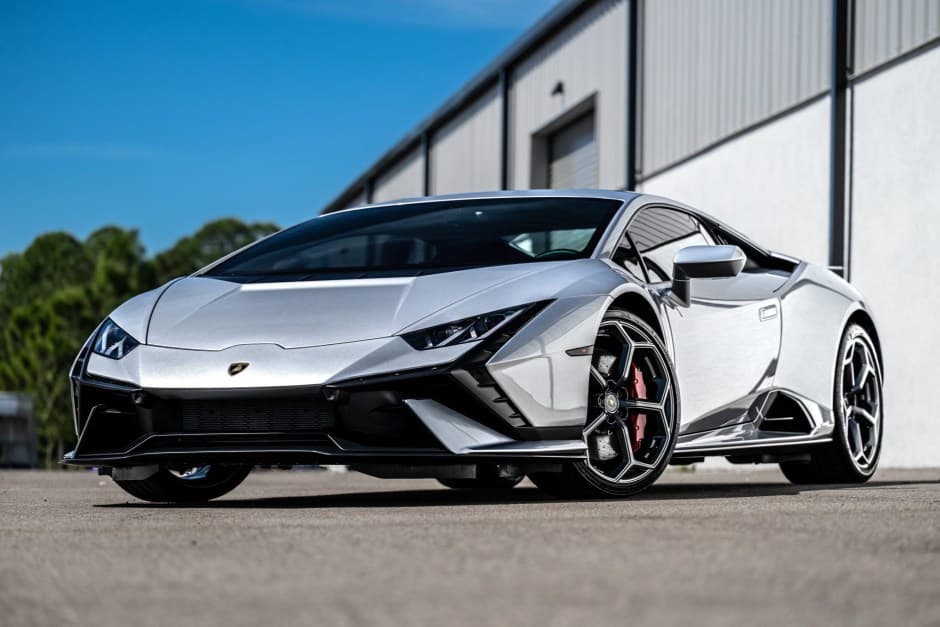2023 Lamborghini Huracán sold for $290,000