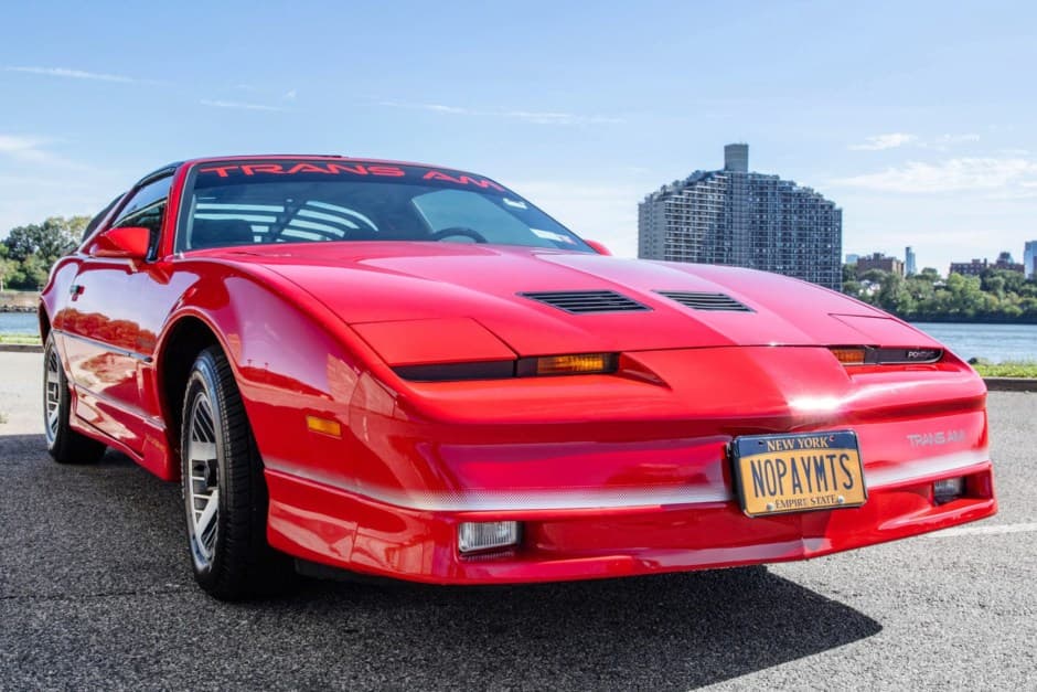 1986 Pontiac Firebird (1982-1992) sold for $8,400