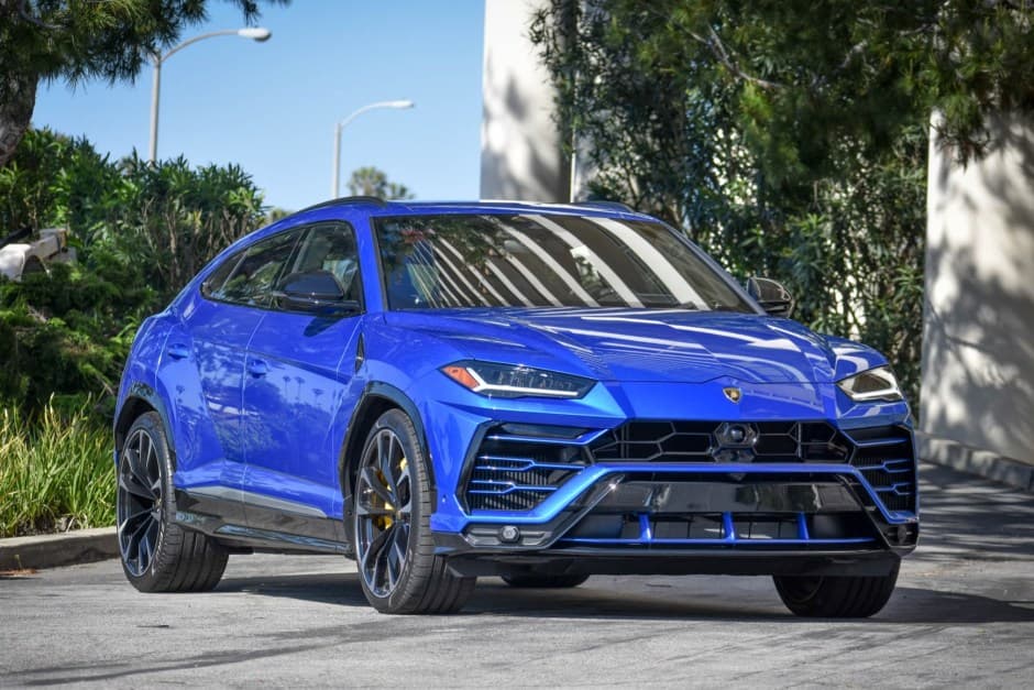 2019 Lamborghini Urus sold for $206,000