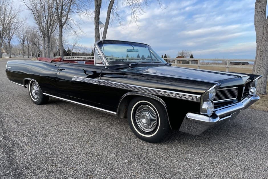 1963 Pontiac Bonneville sold for $30,750
