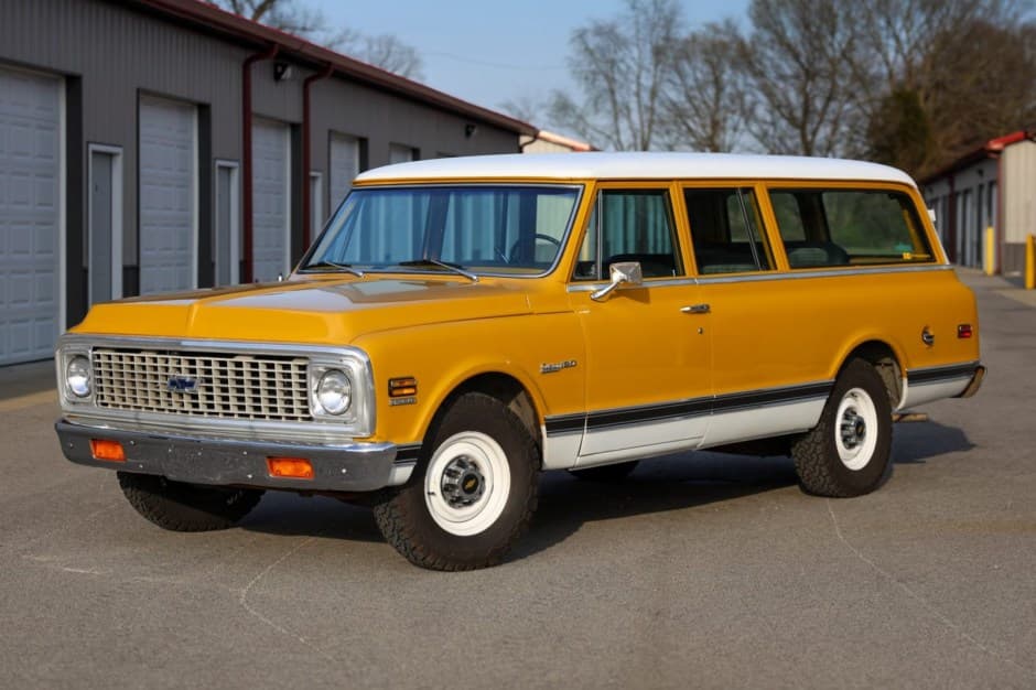 1972 Chevrolet Suburban (1967-1972) sold for $27,500