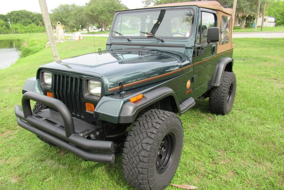 1994 Jeep Wrangler YJ (1987-1995) sold for $9,000