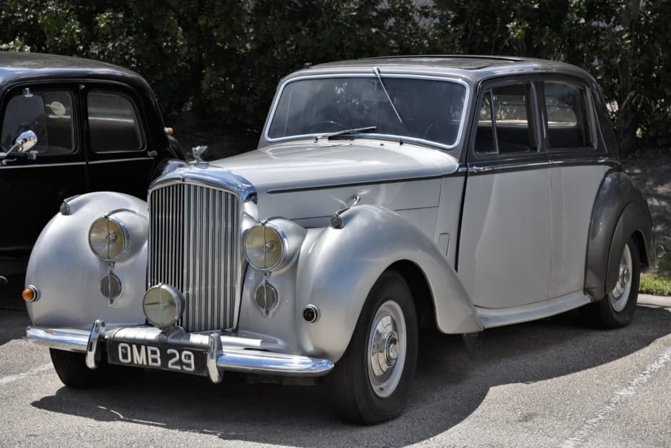 1952 Bentley Mark VI sold for $9,400