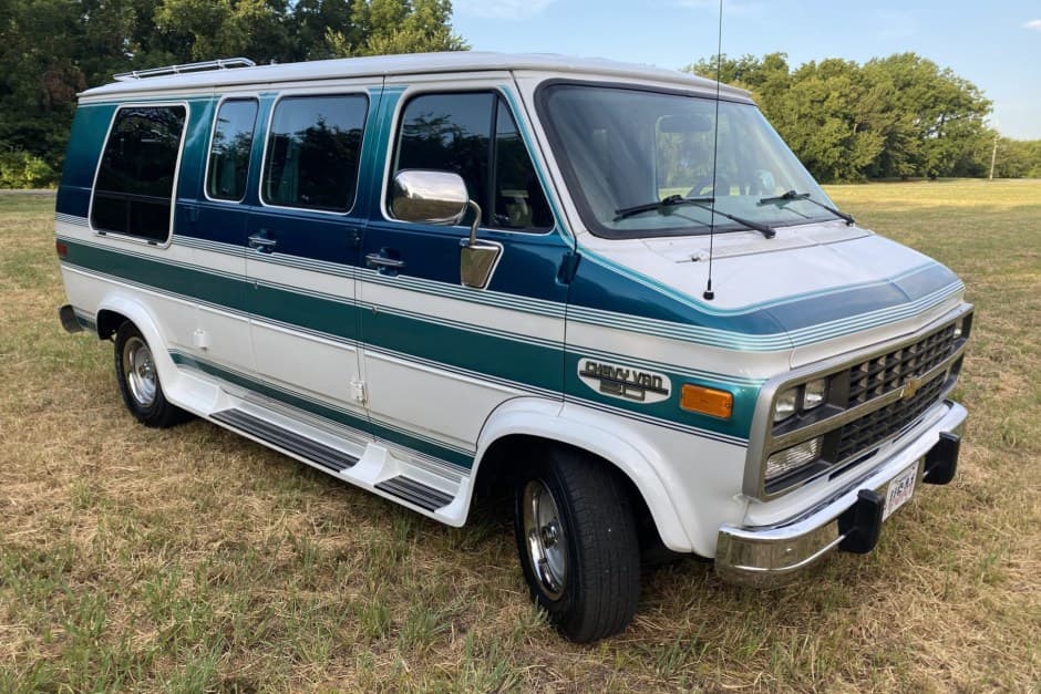 1993 Chevrolet G-Series Van sold for $18,250