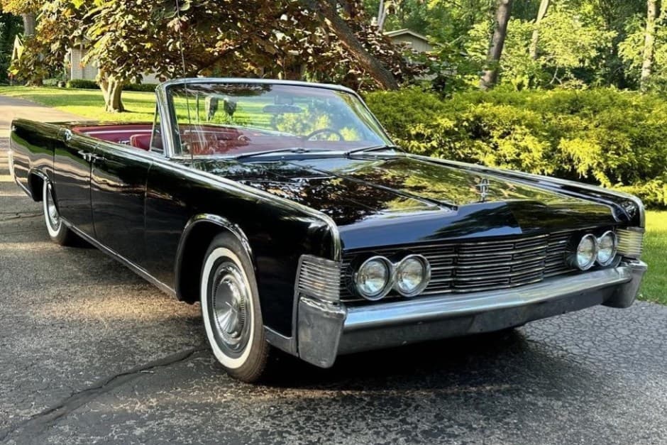 1965 Lincoln Continental (1961-1969) sold for $67,000