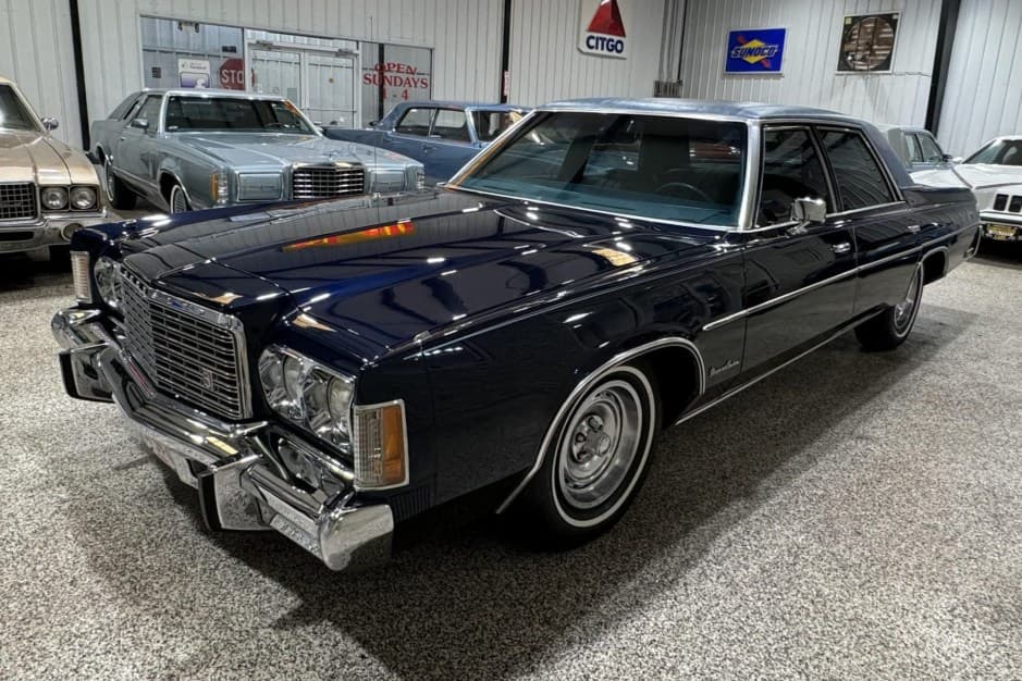 1975 Chrysler Newport sold for $10,750