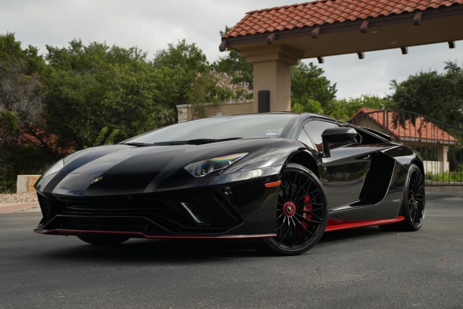 2019 Lamborghini Aventador sold for $393,000