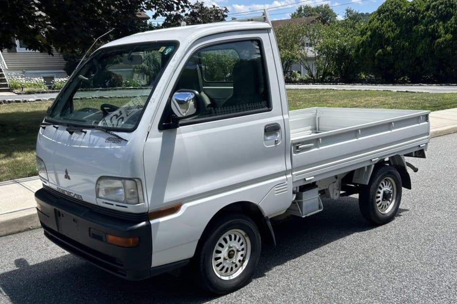1997 Mitsubishi Minicab sold for $5,550