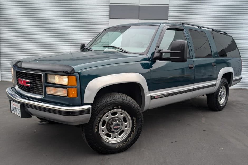 1996 GMC Suburban (GMT400 1992-1999) sold for $12,750