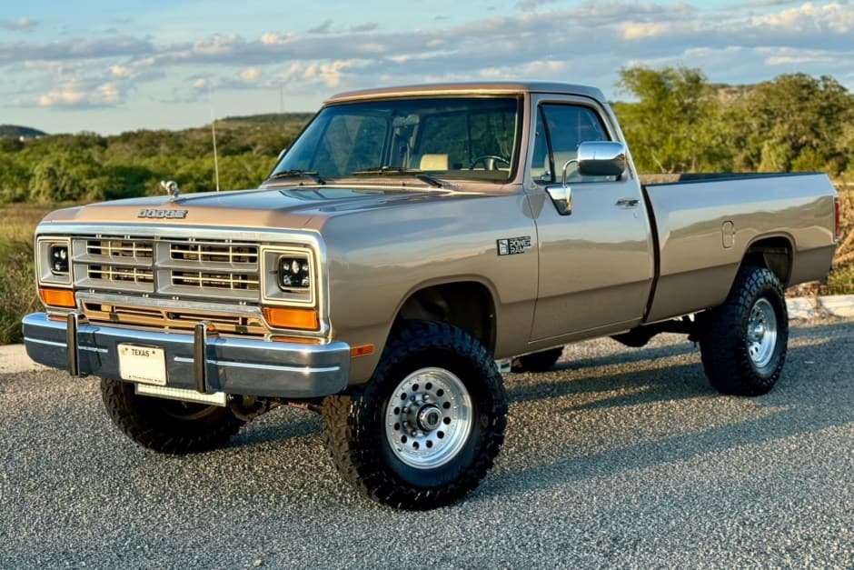 1990 Dodge Ram (1981-1993) sold for $33,251