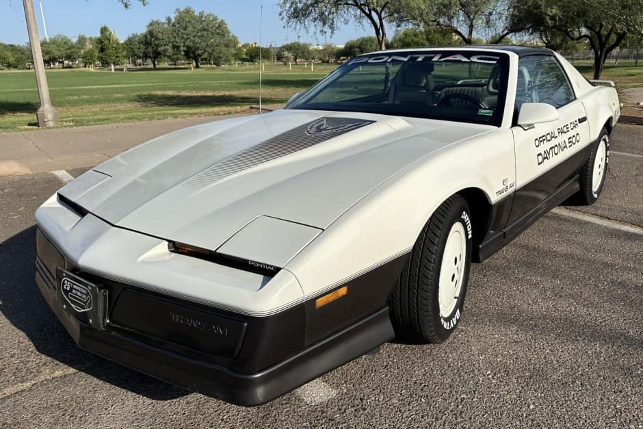 1983 Pontiac Firebird (1982-1992) sold for $15,100