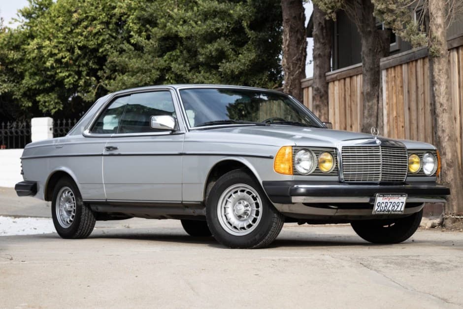1985 Mercedes-Benz W123 sold for $28,000