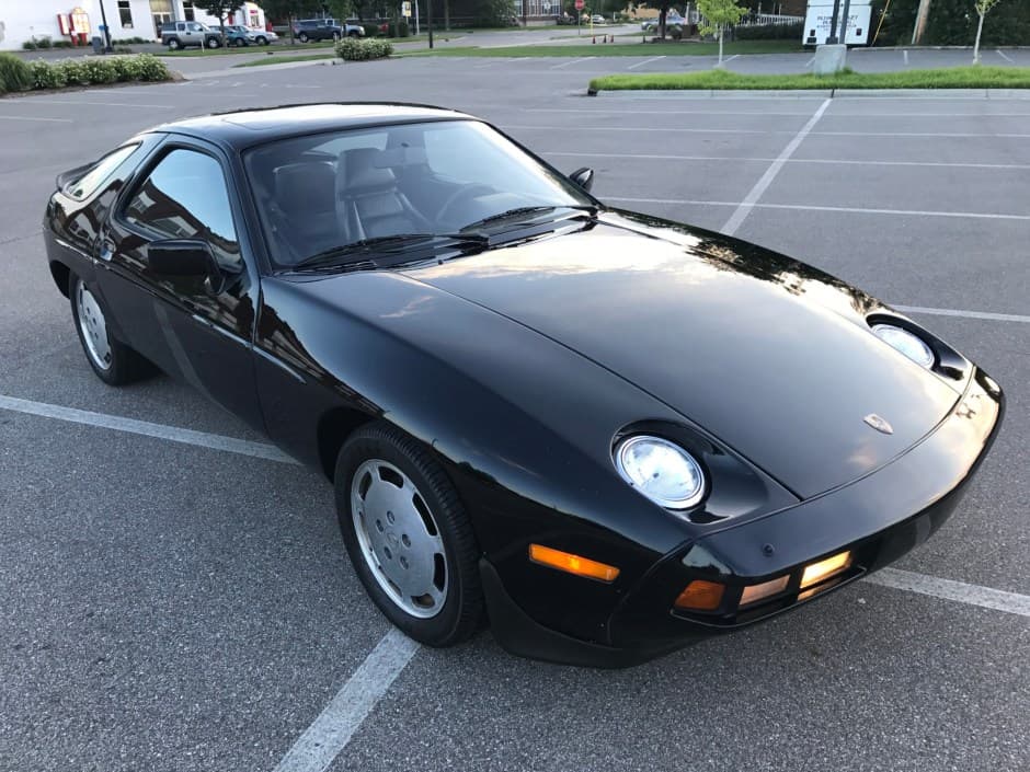 1983 Porsche 928 sold for $15,928