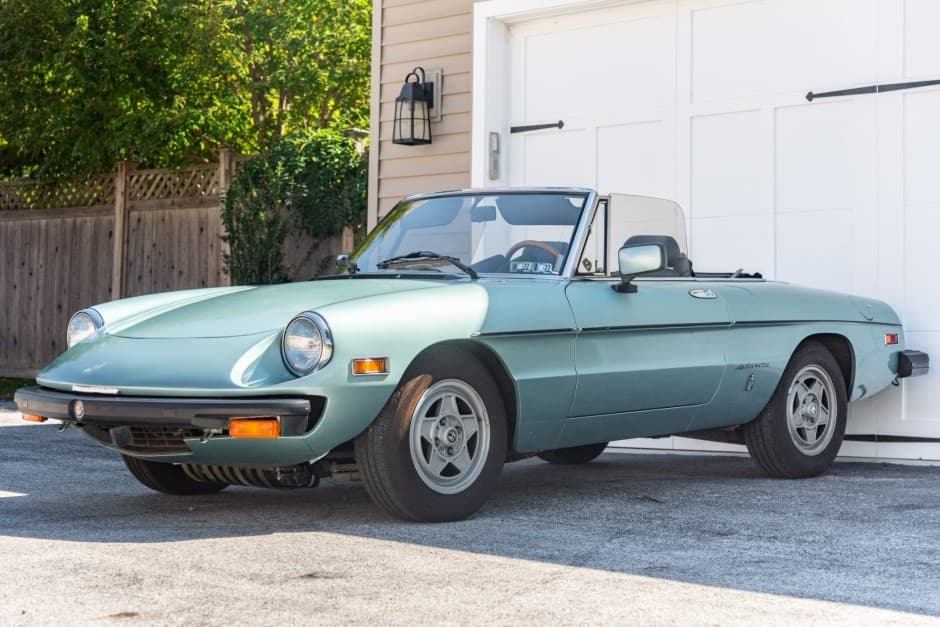 1982 Alfa Romeo 105/115 Spider Series 3 sold for $14,082