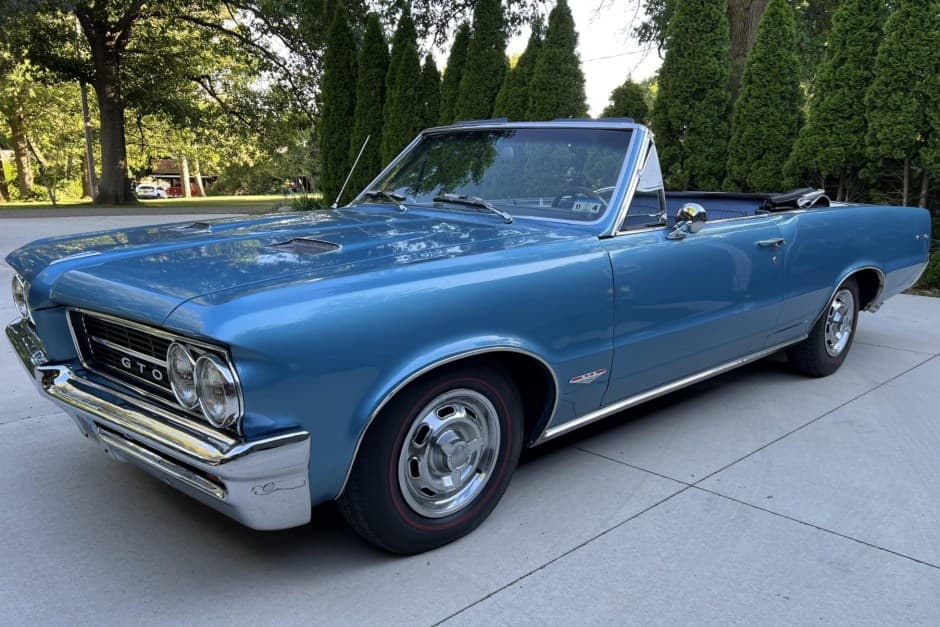 1964 Pontiac Tempest / LeMans sold for $26,000