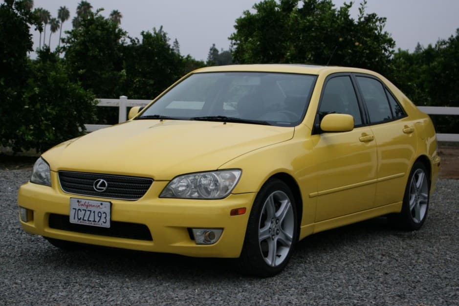 2001 Lexus IS sold for $6,300