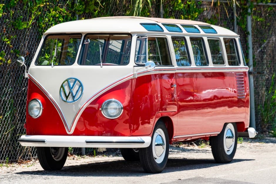 1959 Volkswagen Split-Window Bus sold for $125,000