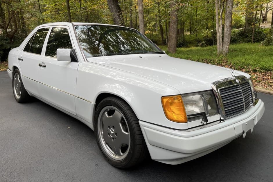 1993 Mercedes-Benz W124 E-Class sold for $11,500