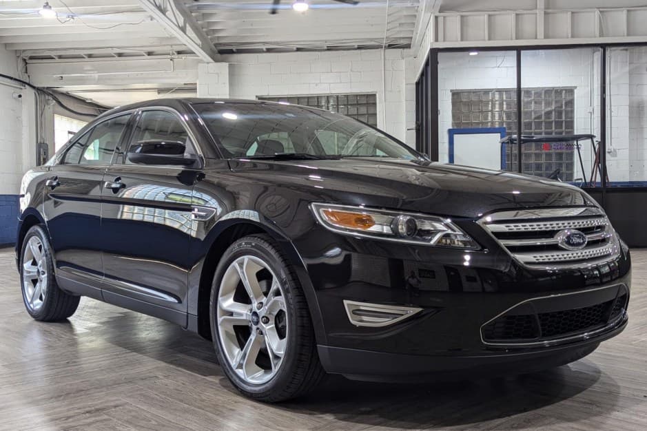 2010 Ford Taurus SHO sold for $33,000